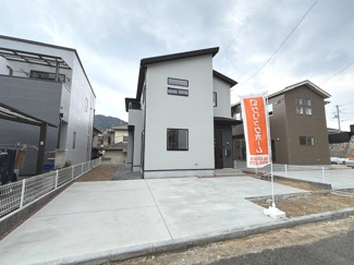 【外観】 | 安芸郡熊野町東山（全3区画）3号棟 | ☆熊野第3小学校まで徒歩12分☆熊野中学校まで徒歩29分☆ハローズまで徒歩17分
☆セブンイレブン まで徒歩7分☆土地51坪☆
			