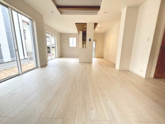 【居間・リビング】 | 安芸郡熊野町東山（全3区画）3号棟 | 17.87帖の広々南向きリビング♪