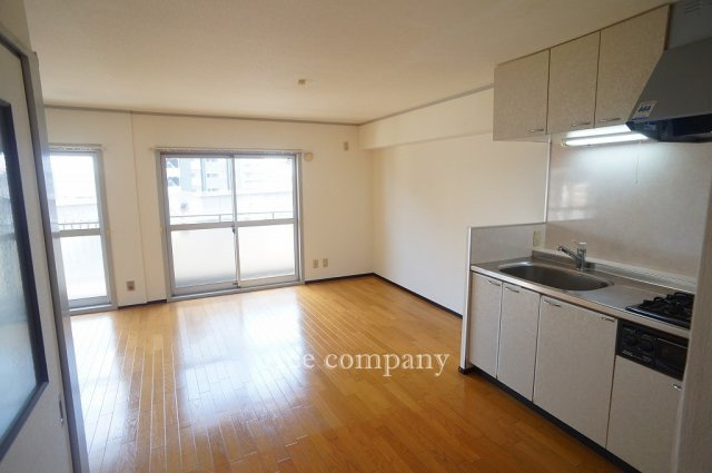 【居間・リビング】 | シャトー富士 | 【LDK：約16帖】