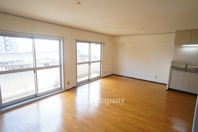 【居間・リビング】 | シャトー富士 | 【LDK：約16帖】