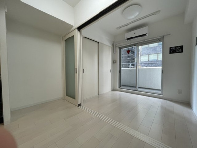 【居間・リビング】 | EL-Sia Shin-Osaka | 明るくてきれいなお部屋です。