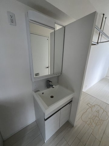 公高貴王ビルの独立洗面台
