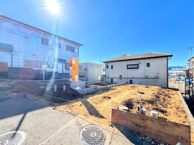 旭区二俣川2丁目　新築戸建ての前面道路含む現地写真|◆前面道路も幅員があり車の運転も安心！前面道路は閑静な住宅地。車通りの少ない道路です。お子様にも安心です。
