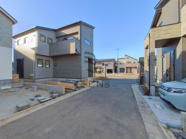 【前面道路含む現地写真】 | 西東京市北町５丁目　新築戸建て　１５号棟 | 落ち着いた低層住宅街の一角、穏やかな街並みが広がります