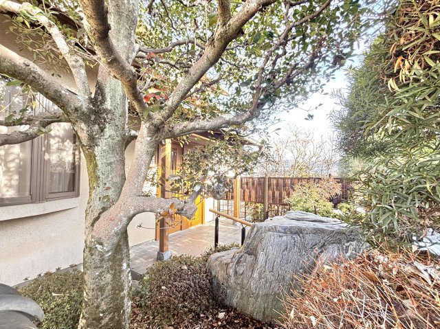 【中古戸建】太田市藪塚町の庭|■庭｜道路から離れたお庭なので小さいお子様が遊んでいても車の心配いらずで安心です♪