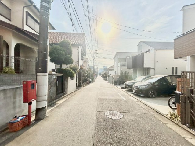 大田区田園調布本町　中古戸建の前面道路含む現地写真|2026.02.05撮影

現地ご見学希望・資料請求などお気軽にお問い合わせ下さい！
03-5990-5201