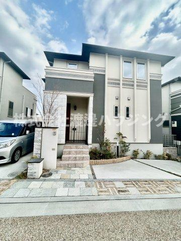 ジオガーデン彩都茨木のエントランス