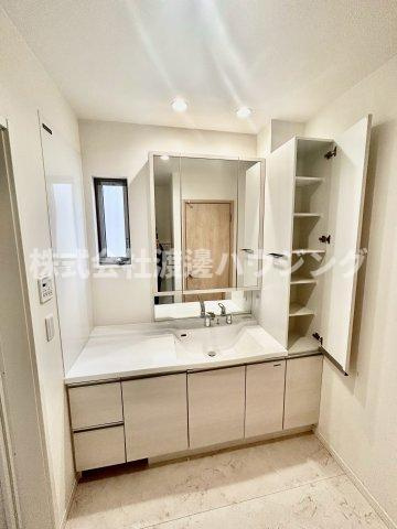 ジオガーデン彩都茨木の洗面所