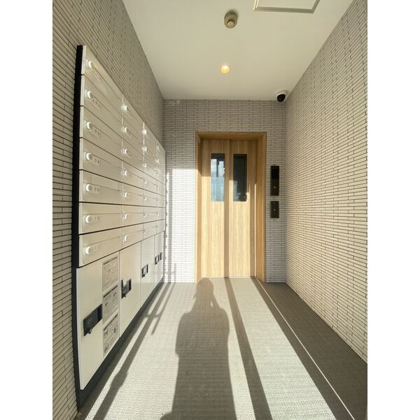 椥辻HSビルのエントランス