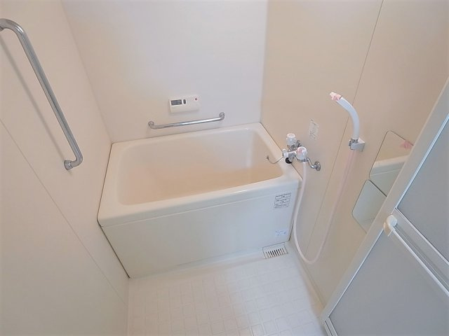 サンヴェール神戸の浴室|追炊き可能な広々バスルーム