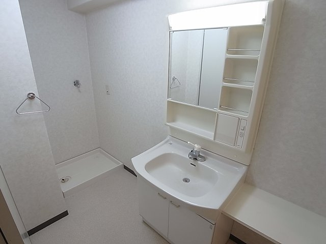 サンヴェール神戸の洗面所|独立洗面、広々脱衣スペース