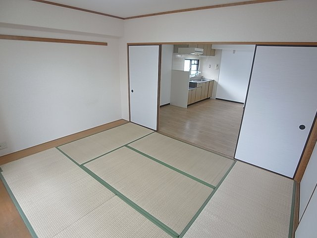 サンヴェール神戸の内装|洋室5.5帖のお部屋も広く感じます