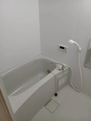 【浴室】 | Le temps calme B（ルタンキャルム） | 落ち着いた空間のお風呂です