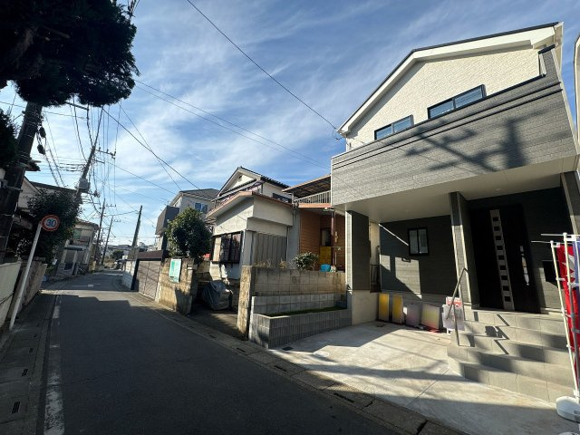 【前面道路含む現地写真】 | ふじみ野市鶴ケ舞1丁目　新築一戸建住宅　全1棟　(ふじみ野店) | 周辺環境とあわせてご案内いたします。