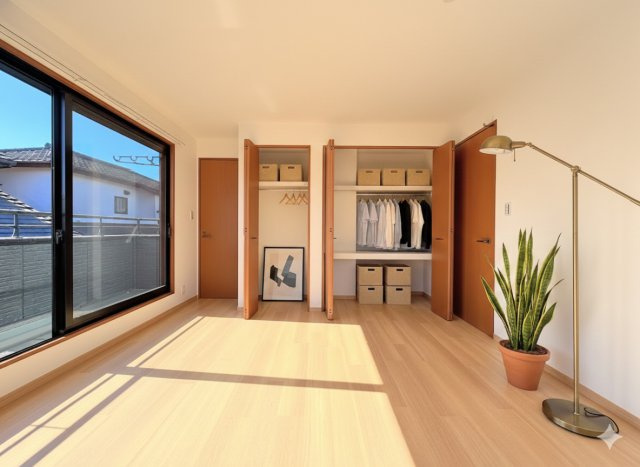 栄区野七里　中古戸建て　第1の洋室|◆感性を育むプライベートルームはシンプルでスマートな空間。好みの空間で読書をしたり、音楽を聞いたりと一人の時間も充実したものにできます。(家具はイメージです)