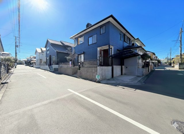 栄区野七里　中古戸建て　第1の前面道路含む現地写真|◆前面道路も幅員があり車の運転も安心！前面道路は閑静な住宅地。車通りの少ない道路です。お子様にも安心です。