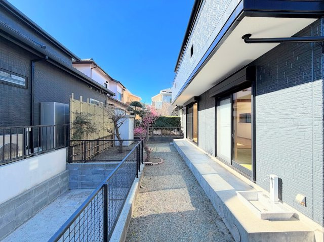 栄区野七里　中古戸建て　第1の庭|◆お手入れのしやすいちょうどよいサイズ感のお庭付き。植栽や家庭菜園等多目的にご利用いただけるプライベート空間。