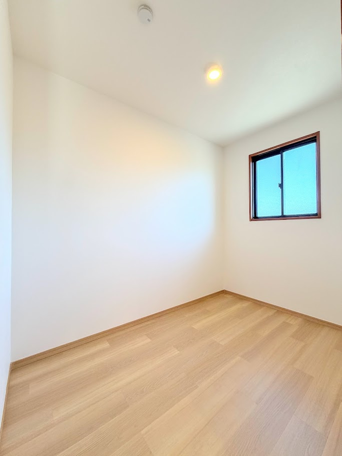 栄区野七里　中古戸建て　第1の収納|◆荷物の多い方には嬉しい収納スペースです。季節物やスーツの収納等にピッタリです。