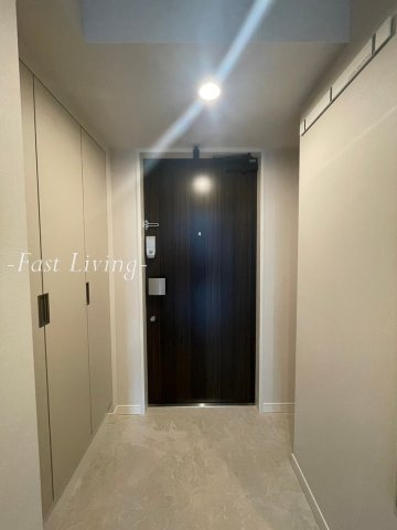 クロスレジデンス神田神保町の玄関