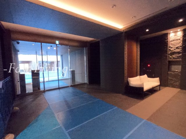 リブクオーレ神保町のロビー