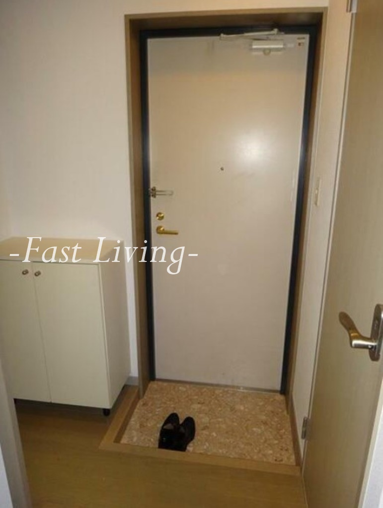 MYハイツ本郷の玄関