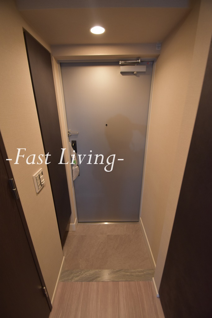 グランカーサ四谷の玄関