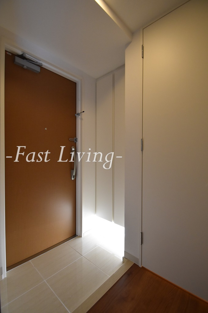 コートヒル本郷の玄関