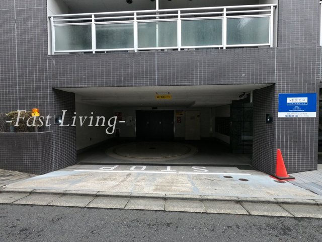 レジディア四谷三丁目の駐車場