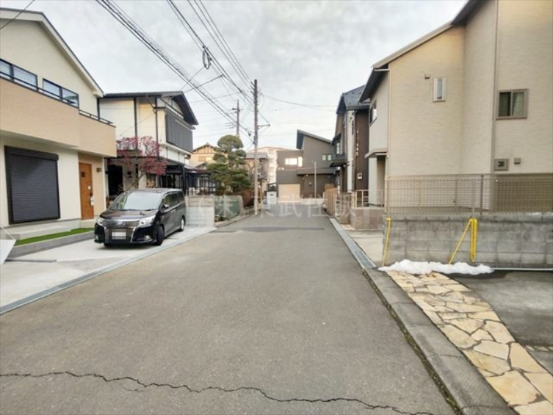 【前面道路含む現地写真】の画像
