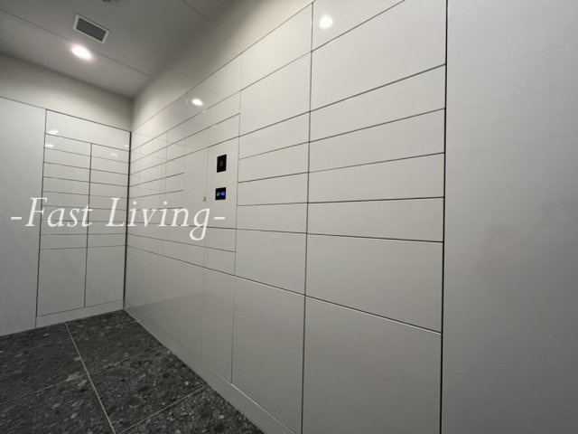 LIBR GRANT 四谷三丁目のロビー