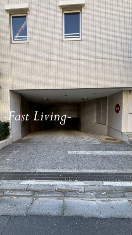 ランテンヌ四谷の駐車場