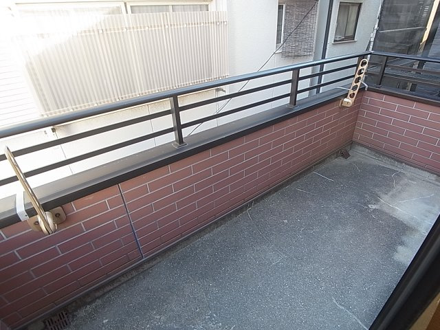 高山テラスハウスのバルコニー|バルコニーも完備