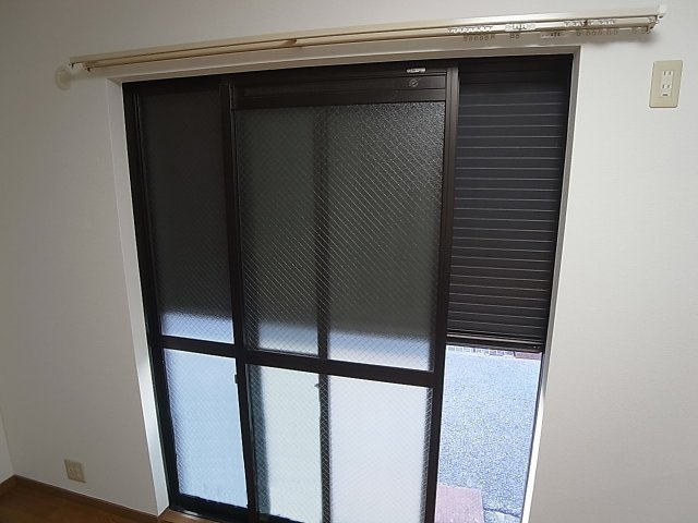 高山テラスハウスのセキュリティ|シャッター雨戸でセキュリティ強化