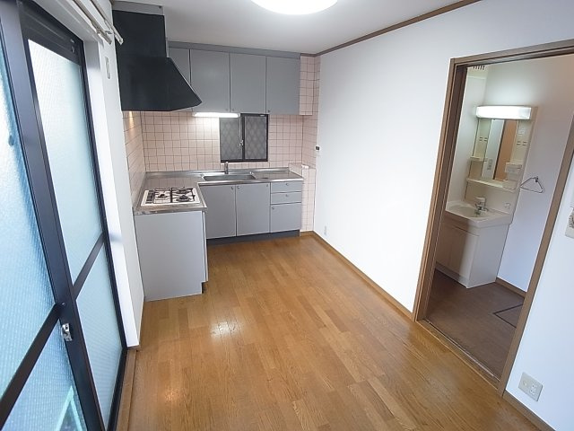 高山テラスハウスの設備|開放感の有るダイニング