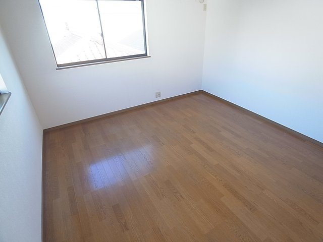 高山テラスハウスの内装|日当たりの良い明るいお部屋