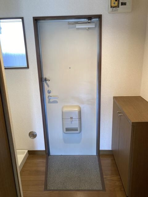 ロワジール貫井Ａの玄関