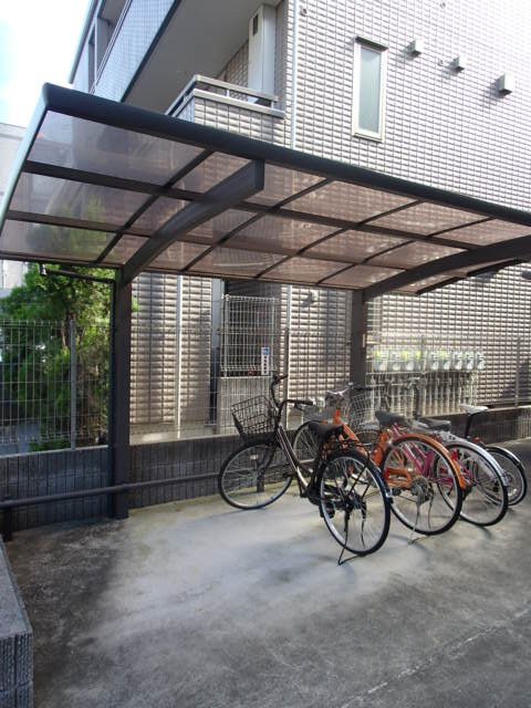 メゾンドール元住吉のその他共用部分|★敷地内屋根付き駐輪場★