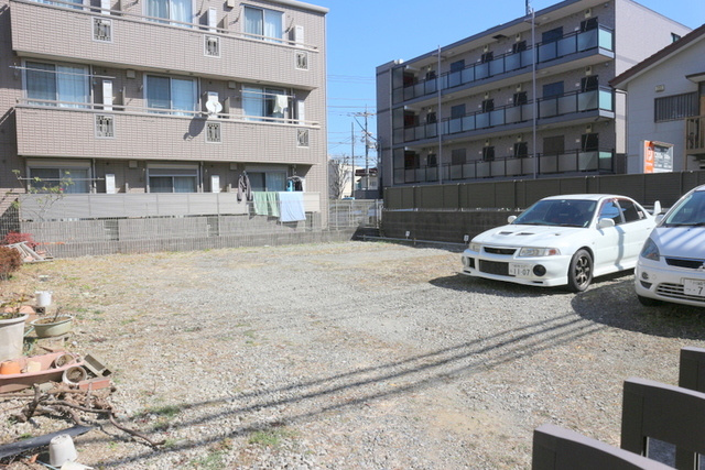 メゾンドール元住吉の駐車場