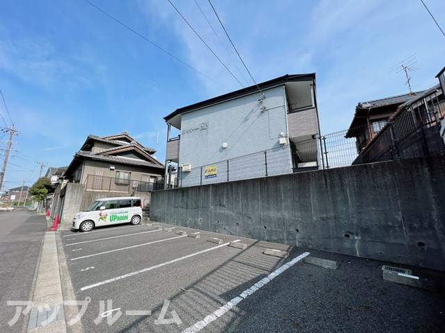 シャトー愛の駐車場