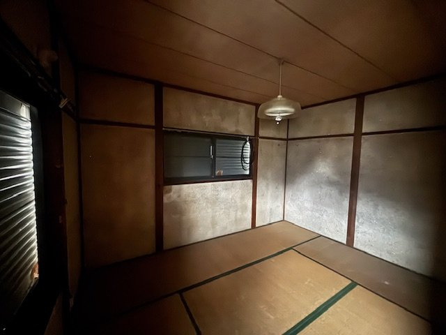 妻崎開作売り土地建物の和室|柔らかい畳が心地よい和室