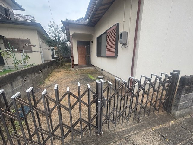 妻崎開作売り土地建物の駐車場|駐車場があります