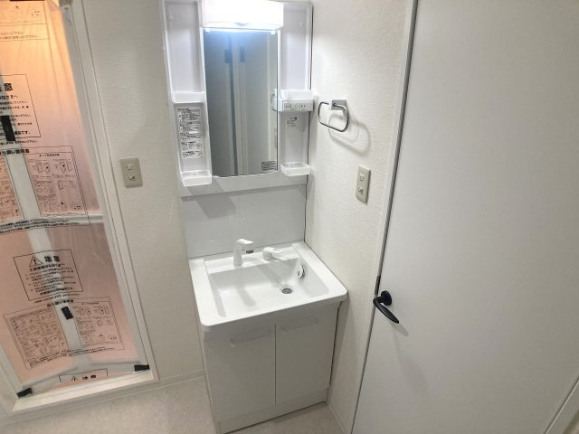 Cozy鈴東ハイツⅠの洗面所|シャワー付きの独立洗面台