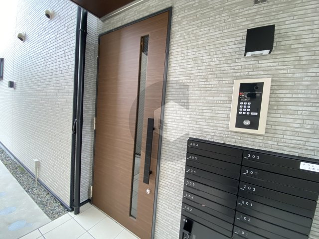 badge tomoi Est3のエントランス