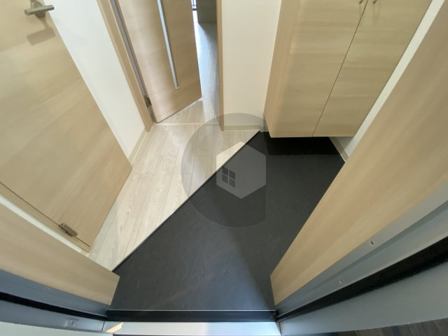 badge tomoi Est3の玄関