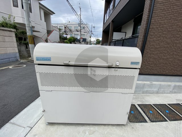 badge tomoi Est3のその他