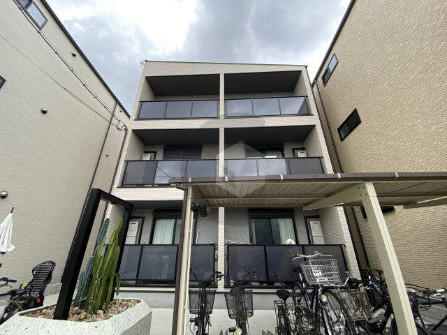 badge tomoi Est3の外観