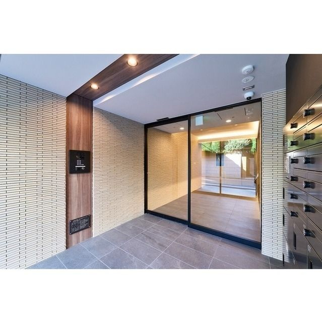 グランカーサ千駄木のエントランス