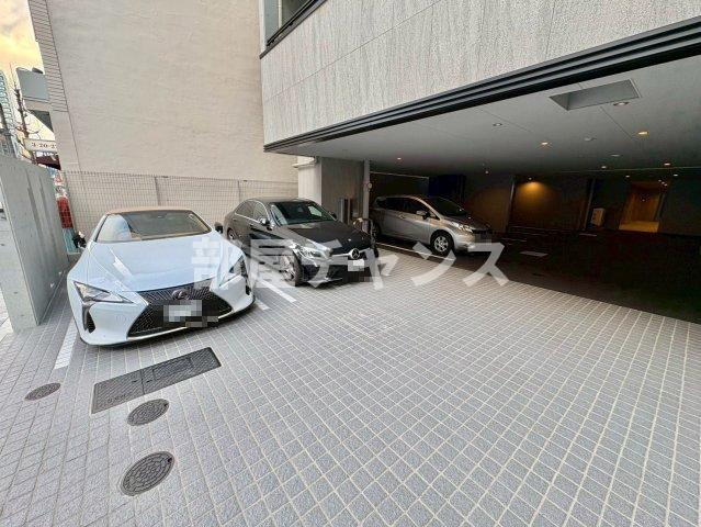 ザ・レジデンスパーク栄の駐車場