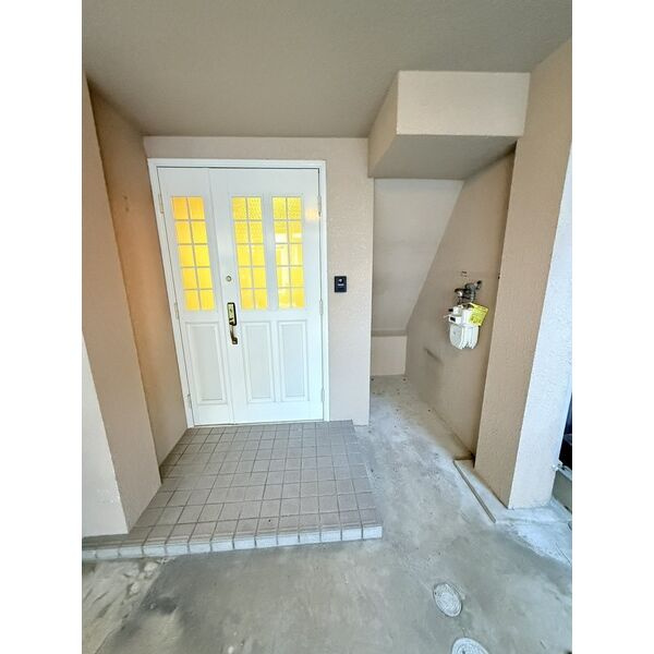 津之江町2丁目戸建の玄関