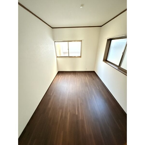 津之江町2丁目戸建の洋室